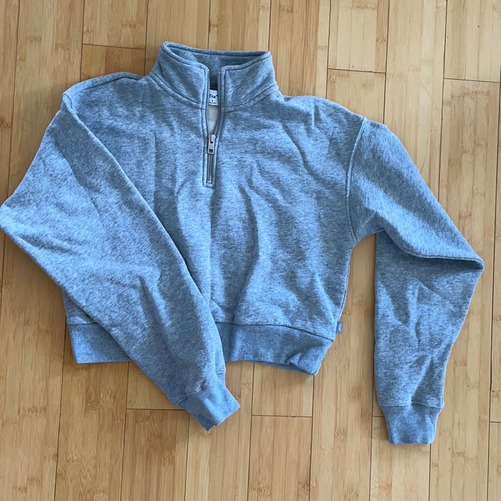TNA Cropped Gray Pullover